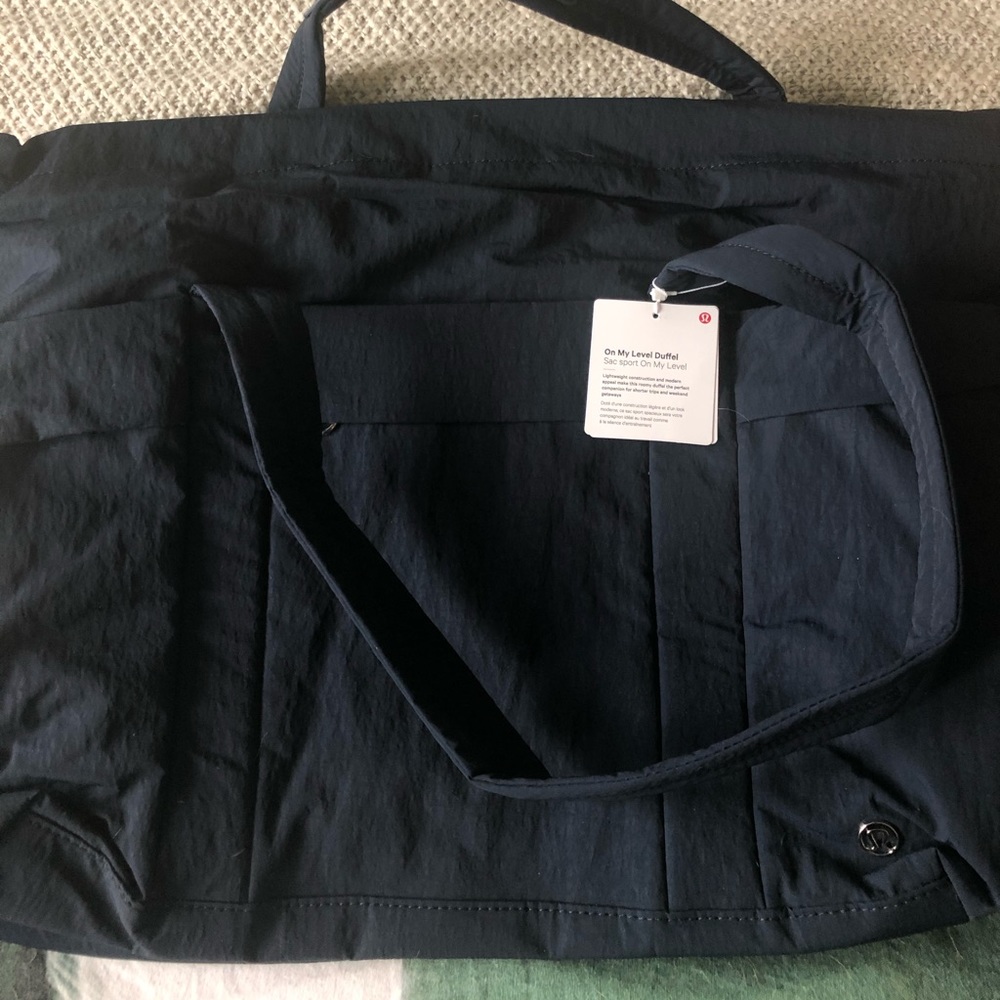 LULULEMON ON MY LEVEL DUFFEL// NWT! //navy blue